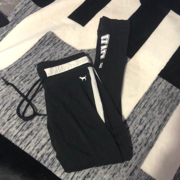 PINK Victoria's Secret Pants - PINK campus leggings!